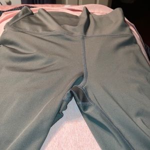 echt dark green leggings with scrunch butt